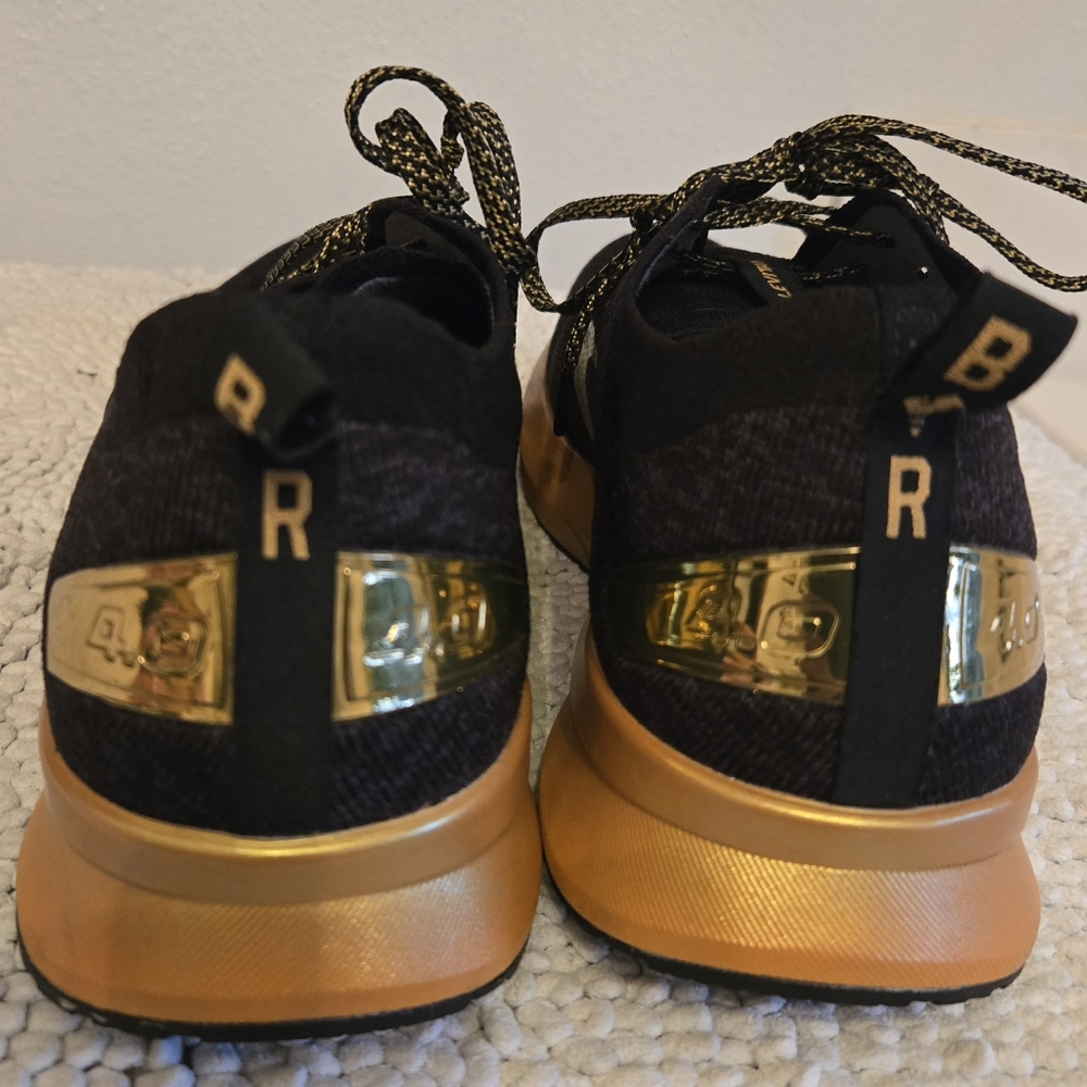 Brooks Levitate 4.0 Womens Black And Gold Running Shoe Sz 11 - Picture 3 of 7